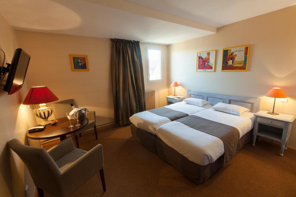 Le Corbeau Hotel Auxonne Quarto foto